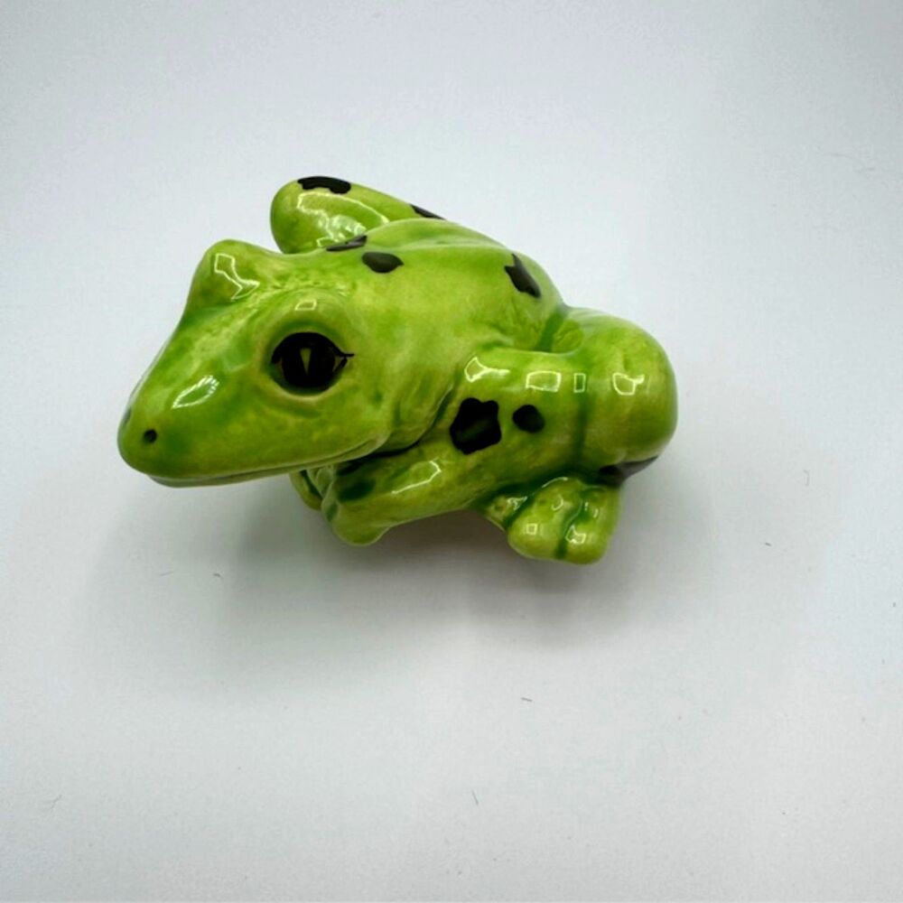 VTG Porcelain Green Frog Figurine SHELF SITTER 3.25"X3.25" Garden Animal Decor